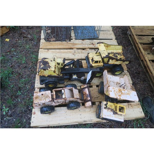 lot of vintage tonka toys