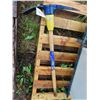 Image 1 : Yardwork's grub/pick hoe