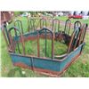 Image 4 : 2 bale feeders