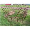 Image 5 : 2 bale feeders