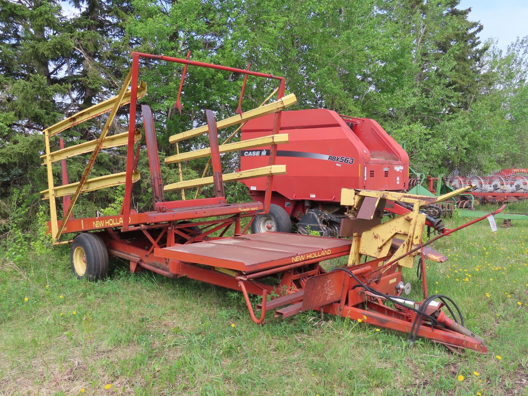 Stackliner New Holland stackliner 1002 bale stacker - Schmalz Auctions