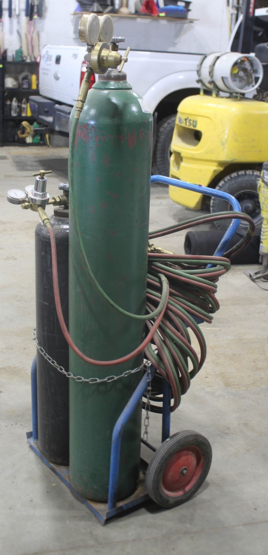 125 O2 Tank TWO O2 TANKS ON CART WITH HOSE AND FITTINGS