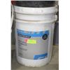 Image 1 : 5 GAL PAIL OF CERTIFIED ANTI-WEAR HYDRAULIX OIL