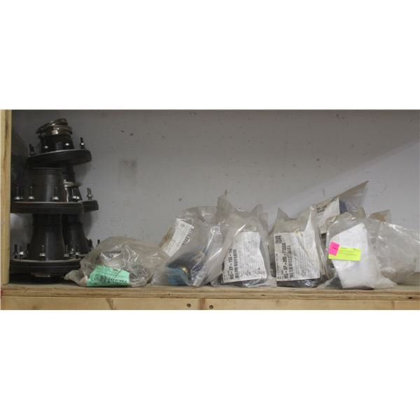 LOT OF XP SWIVEL AND NON SWIVEL CLAMSHELL FITTINGS