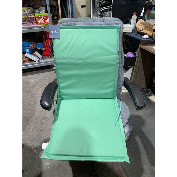 Style Selections  22x18" Polyester Alt-High Back Chair Cushion - Green - Lot of 1