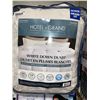 Image 1 : Hotel Grand White Down Duvet All Season Medium Weight Queen