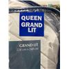 Image 2 : Hotel Grand White Down Duvet All Season Medium Weight Queen