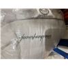 Image 2 : Weatherproof Premium Luxury Pillow Set of 2 - Queen Size