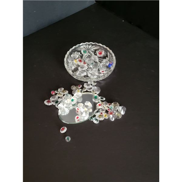 GLASS COASTER FILLED WITH MINIATURE FLOWER AND HEART CRYSTALS