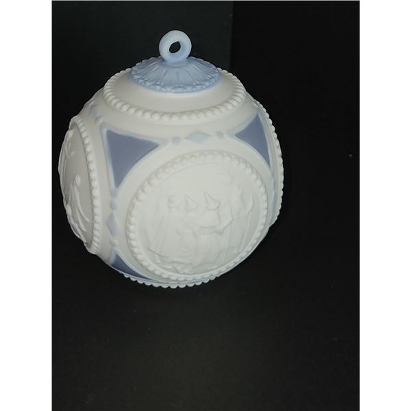 LLADRO 1988 CHRISTMAS BALL #1630