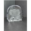 Image 1 : MEDIUM SIZED ETCHED GLASS ELEPHANT DECOR
