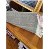 Image 8 : SHELF WITH RANDOM ITEMS