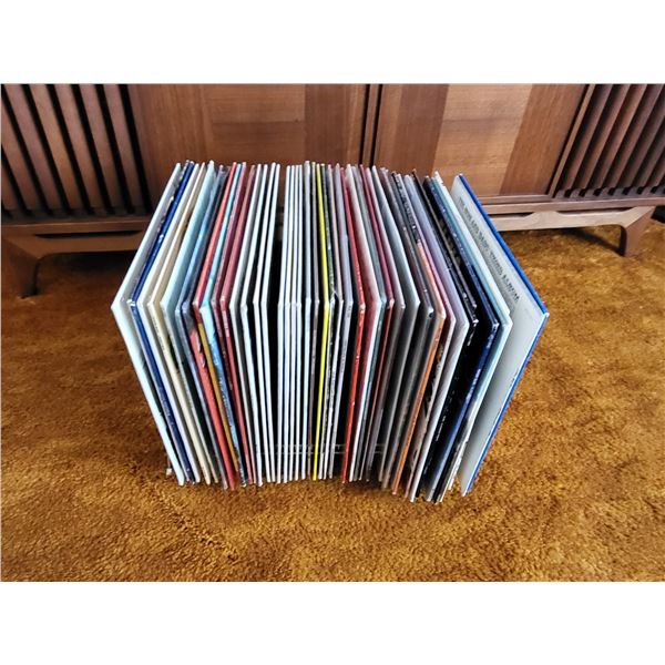 VINTAGE METAL RECORD HOLDER WITH RECORDS