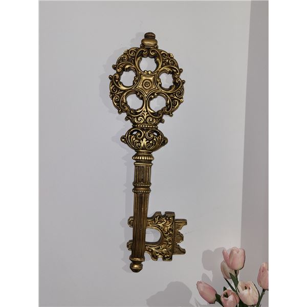 LARGE VINTAGE CERAMIC GOLD KEY WALL DECOR