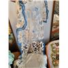 Image 2 : LOT OF LINEN AND DOILIES LOT 2