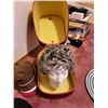 Image 2 : VTG WIG BOX WITH HATS
