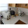 Image 1 : CONTENTS ON KITCHEN COUNTER LOT 2