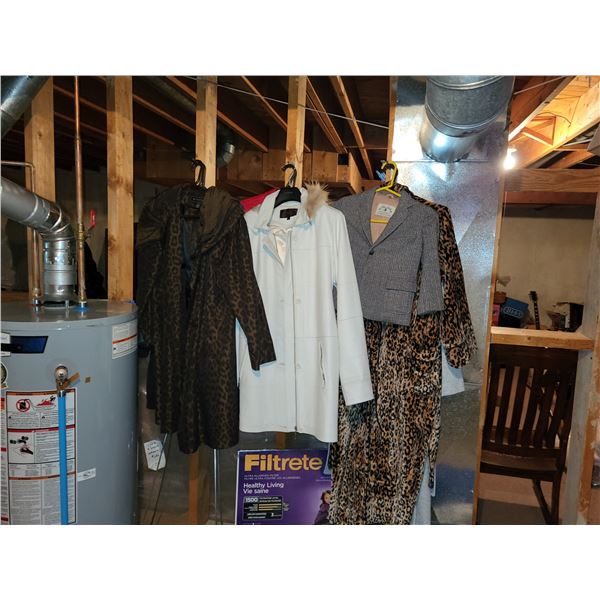 LOT OF WOMANS CLOTHING (SMALL/MEDIUM)