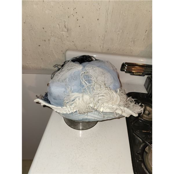 VINTAGE BABY BLUE AND WHITE FEATHERED HAT
