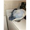 Image 3 : VINTAGE BABY BLUE AND WHITE FEATHERED HAT