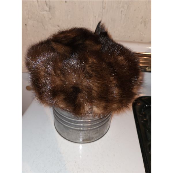 OLD DARK BROWN FUR HAT