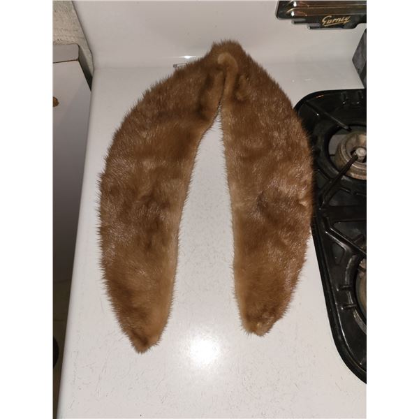 MEDIUM BROWN MINK (?) FUR TIPPET