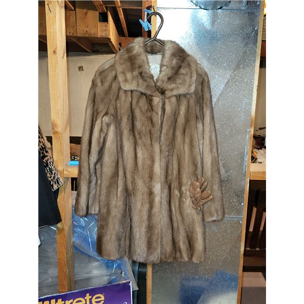 MEDIUM BROWN MINK (?) FUR COAT. SCUBYS VICTORIA BC