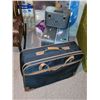 Image 1 : LOT OF LUGGAGE (4 PIECES)