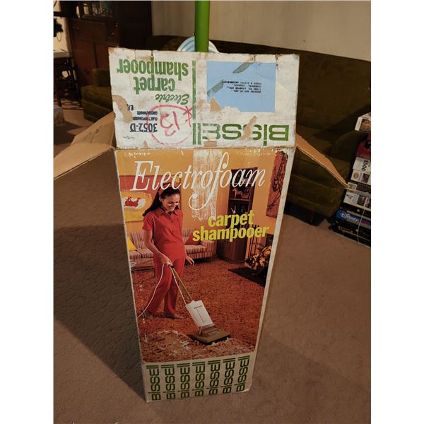 1960S BISSELL CARPET SHAMPOOER WITH BOX