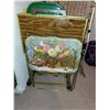 Image 2 : LOT OF VINTAGE TV TRAYS AND FOLDING CHAIRS