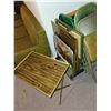 Image 3 : LOT OF VINTAGE TV TRAYS AND FOLDING CHAIRS