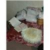Image 1 : LOT OF VINTAGE AND MODERN LINEN