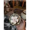 Image 8 : CAPODIMONTE FLORAL DESIGN LIDDED JAR