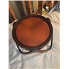 Image 3 : VINTAGE OUTDOOR SIDE PATIO TABLE
