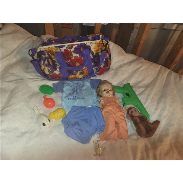 LOT OF VINTAGE TOYS IN 1980S DIAPER BAG