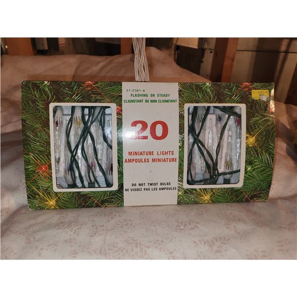 VINTAGE BOX OF CHRISTMAS LIGHTS IN ORIGINAL BOX LOT 1