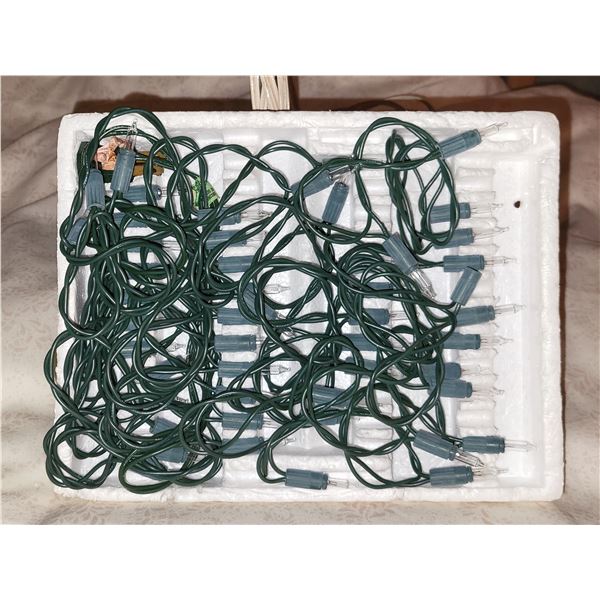 VINTAGE BOX OF CHRISTMAS LIGHTS IN ORIGINAL BOX LOT 4