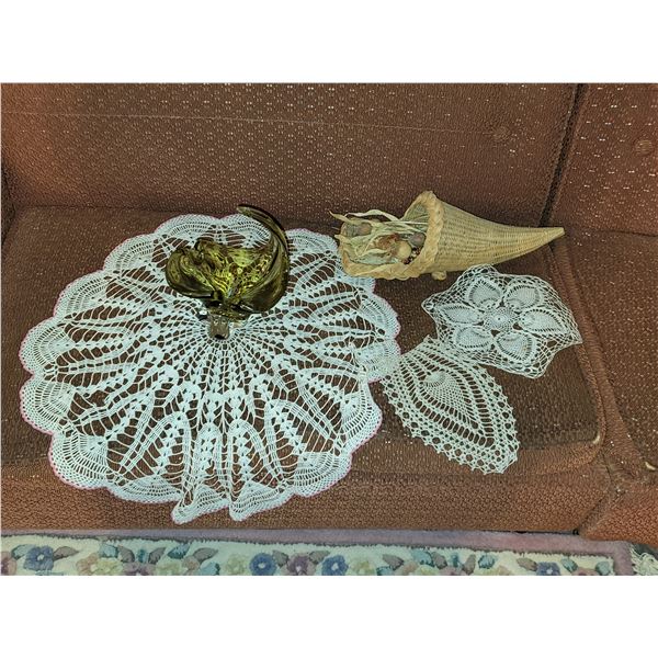 MID CENTURY SWUNG GLASS, CORNUCOPIA AND 3 DOILIES