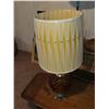 Image 2 : MID CENTURY AMBER LAMP