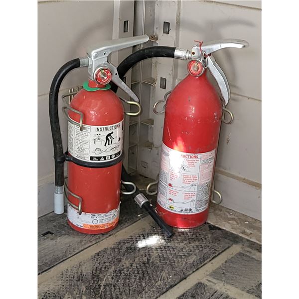 LOT OF 2 FIRE EXTINGUISHERS