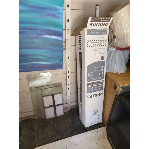 PARTIAL BOX OF T12 LIGHTBULBS