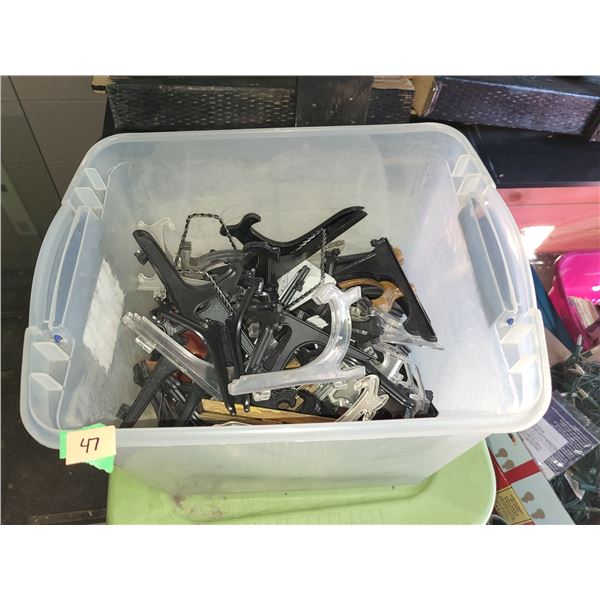 PLASTIC TOTE OF PLATE HOLDERS