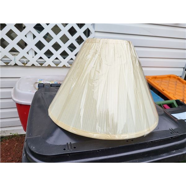 PLEATED CREAM LAMPSHADE