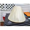 Image 1 : PLEATED CREAM LAMPSHADE