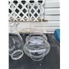 Image 6 : LOT OF VARIOUS GLASS LAMP SHADES