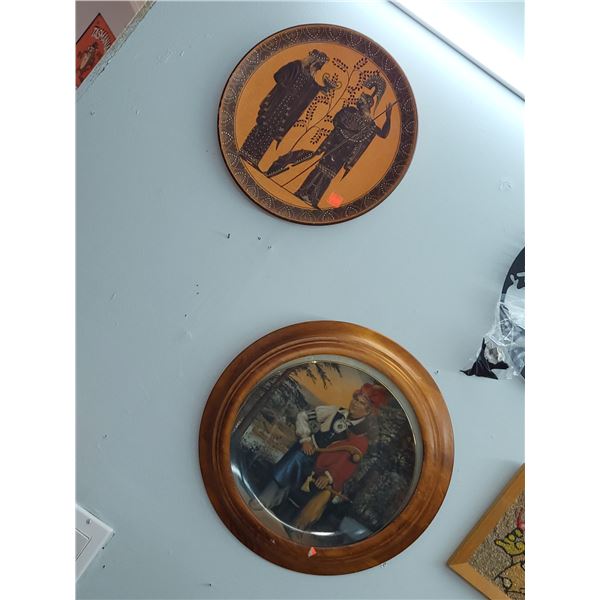 LOT OF 2 WALL ART (FRAMED PLATE)