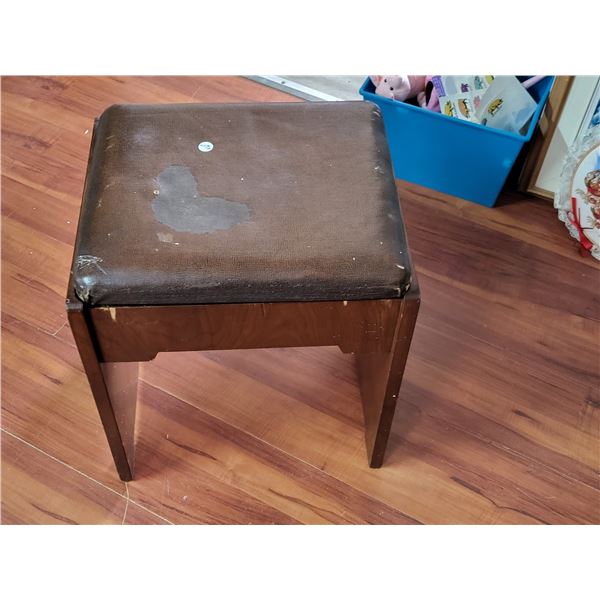 VINTAGE SEWING STOOL