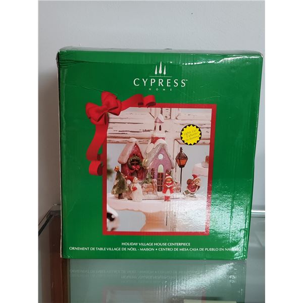 HOLIDAY VILLAGE HOUSE CENTERPEICE