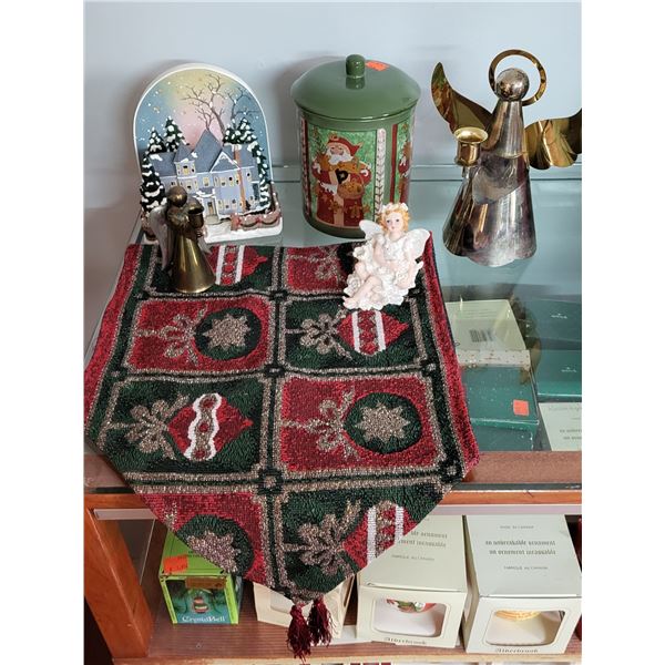LOT OF CHRISTMAS ITEMS LOT 1