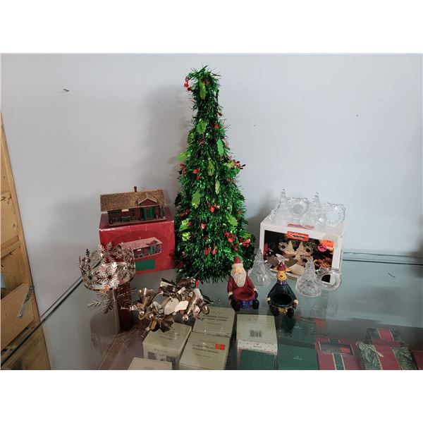 LOT OF CHRISTMAS ITEMS LOT 2